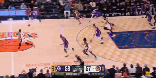 太吓人了。湖人VS尼克斯的比赛中詹姆斯有一个球很吓人，球迷看到都被吓得抱头觉得不