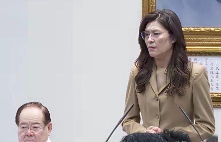 可以宣告国民党没戏了！这话可不是乱说。看看最近的事就明白了。国民党的蔡正元，一