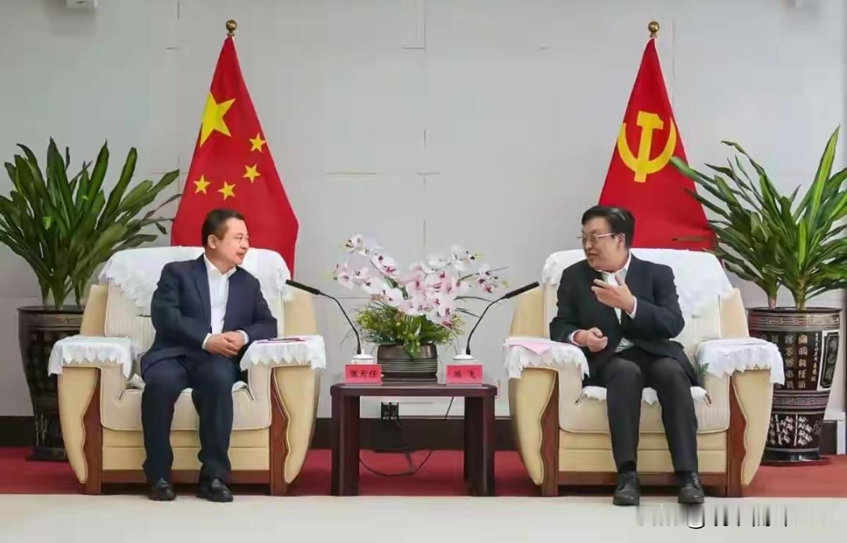 找项目，省委书记亲自带队！1月28日，海南省委书记冯飞在海口亲切会见天能控股集