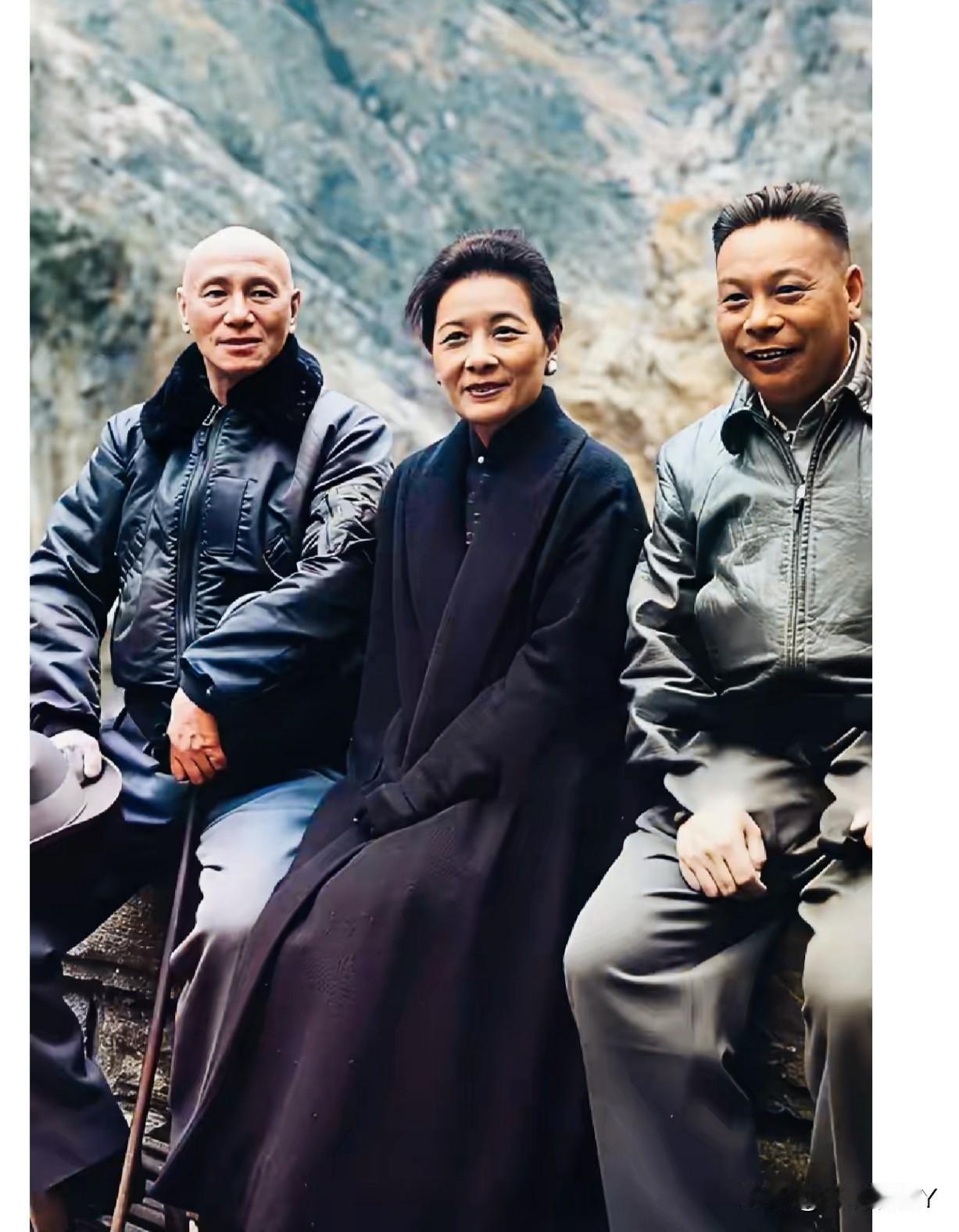 上世纪六十年代，台湾，蒋经国和他的父亲蒋介石及继母宋美龄出游时的合影老照片，这而