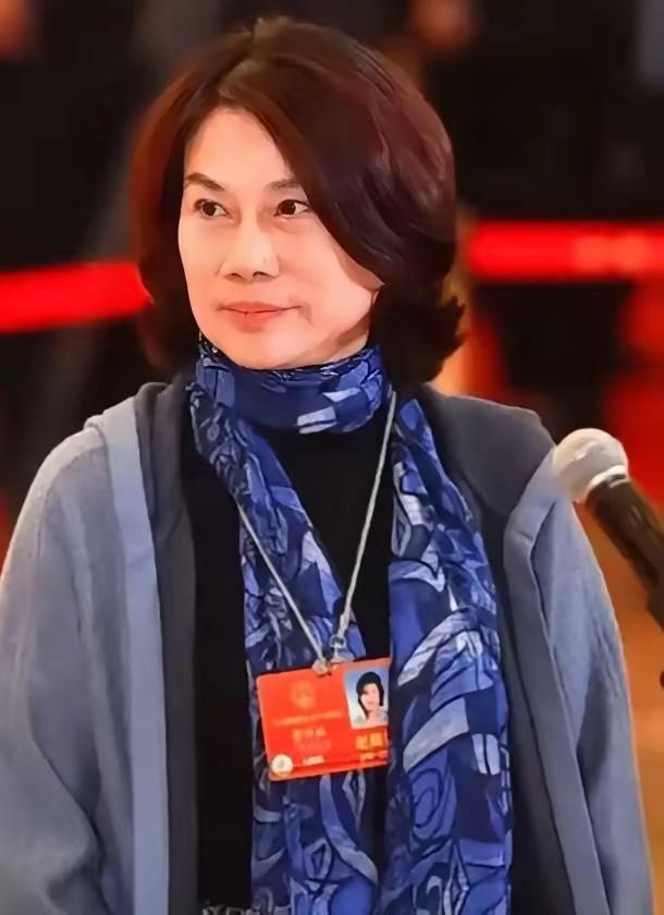 怪不得董明珠这么看重分红，虽然年薪只有1437万，但是通过分红，年收入轻松超过亿