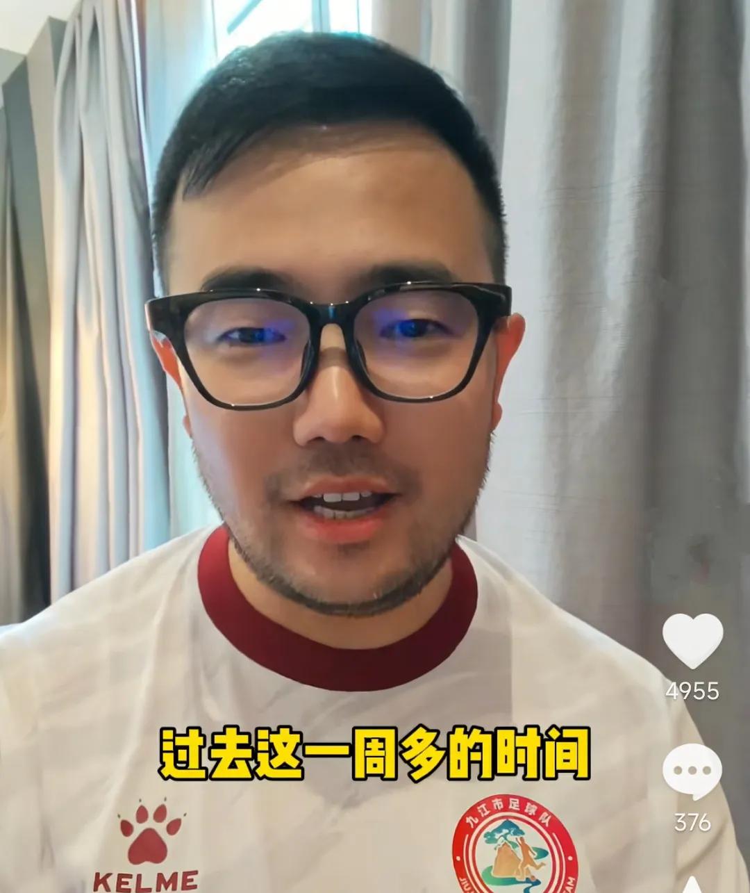媒体人潘伟力在直播间向网友提出了自己的疑惑。他表示，从世预赛出局，伊万下课后，