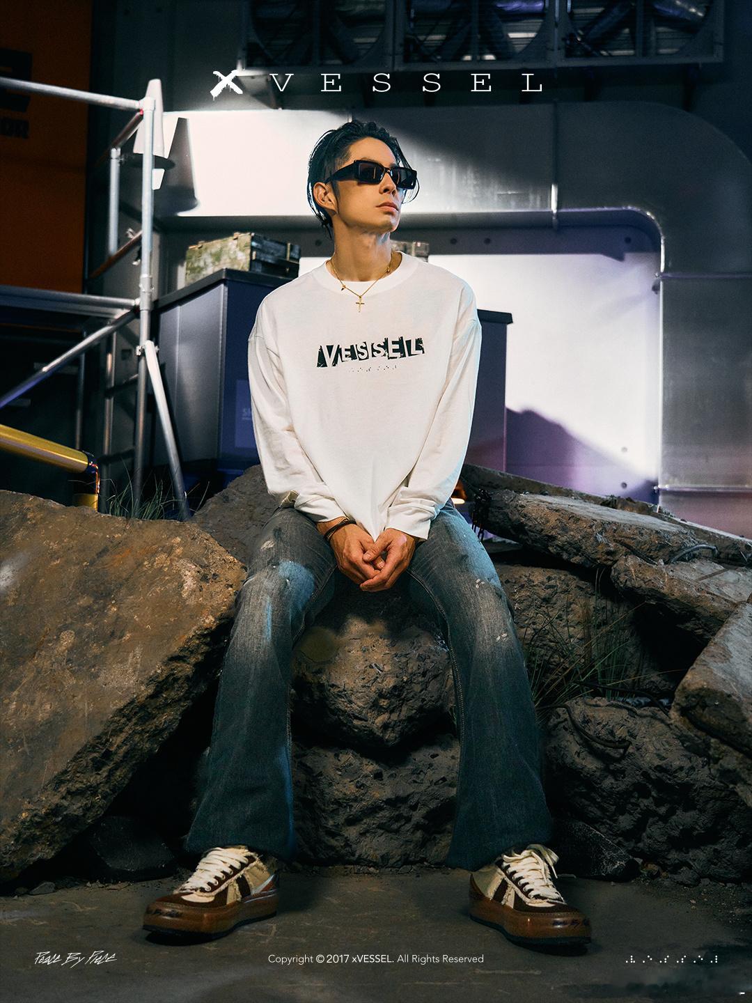 圣诞节ootd释出📷同款xVESSEL「圣诞热红酒」德训鞋已正式发售‼️我们