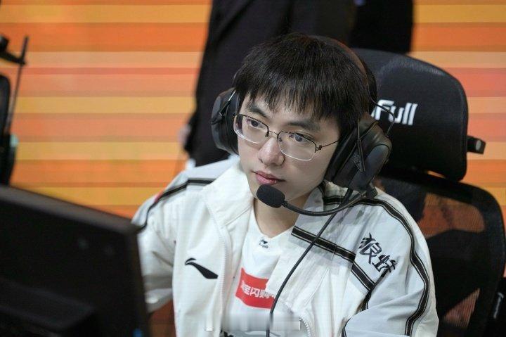 又培养了一个神！Flandre对位Xiaoxu毫无对局影响力对位表现被完爆LP