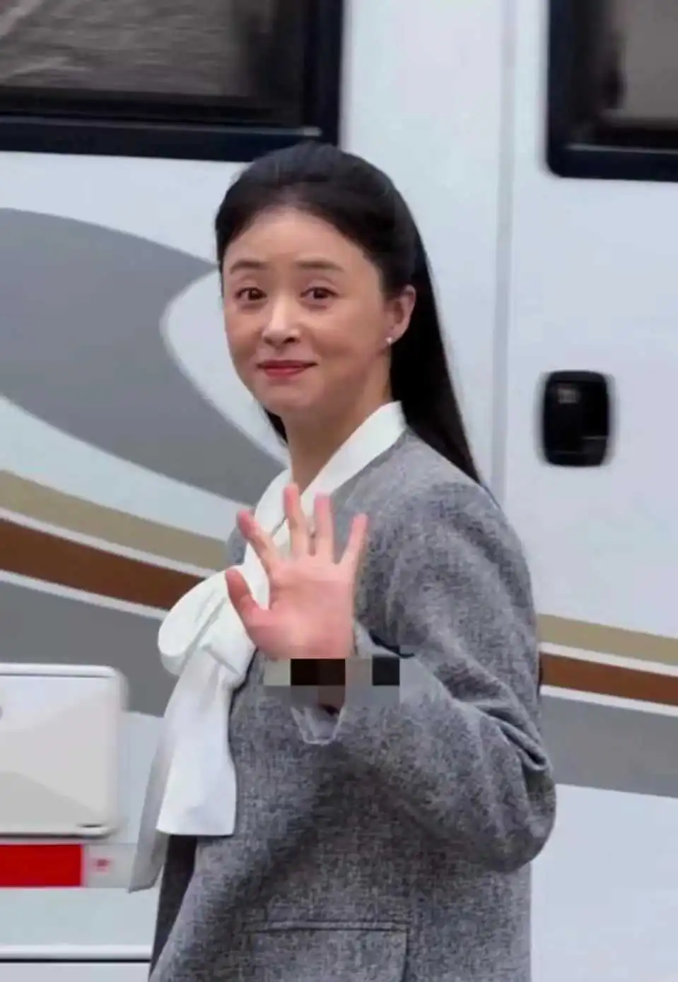 原相机直拍42岁蒋欣，岁月痕迹出来了，身材有点发胖样，依然好看