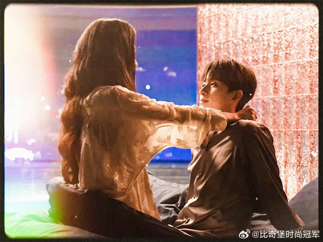 敖瑞鹏这个身材太性感，抱上去感觉很妙😍