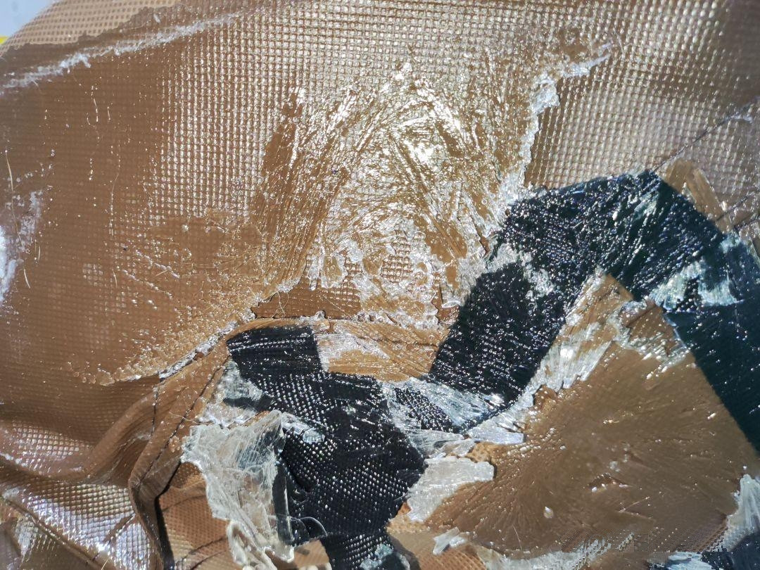收拾租客东西发现箱底一层这种东西，是啥?