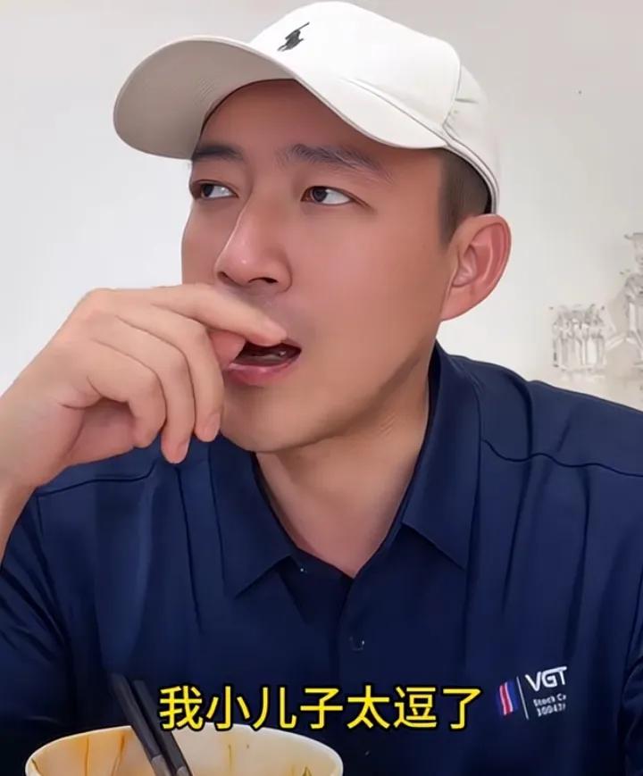马筱梅没说错，汪小菲太偏心！只提小儿子，眉开眼笑，自我陶醉。网友评论，汪小菲变了