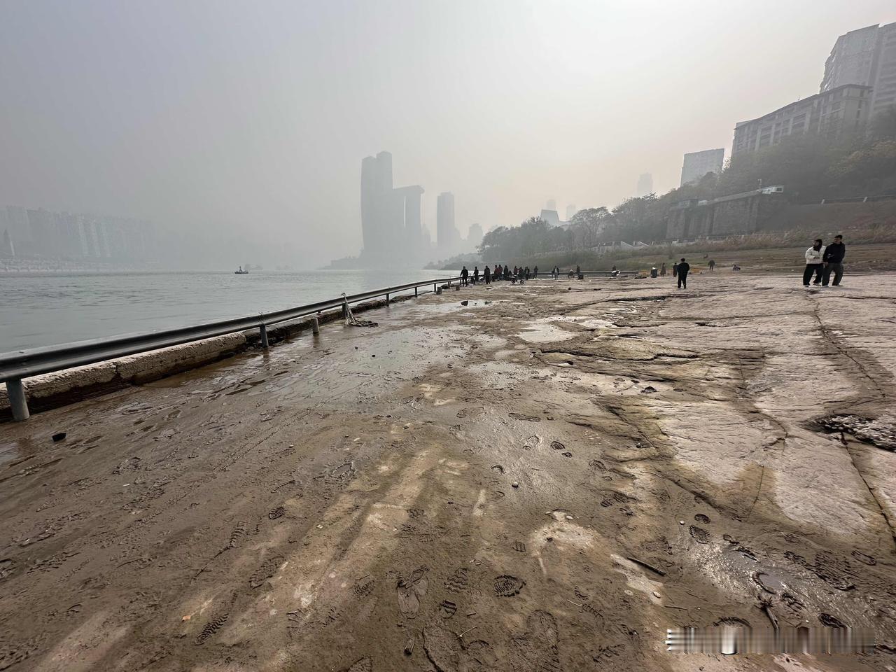 超级大喜讯！长江三峡水库，可能开始逐步防水啦！重庆长江开始退水啦！1月17日下午