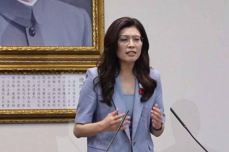 很多人都以为郑丽文退出民进党、靠拢蓝营，是幡然醒悟真心认同一统！台湾孙文学校总校