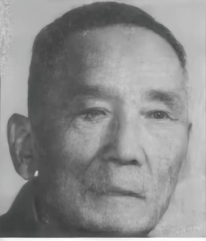 1950年，36军军长刘万春接到通知到北京参加会议，可是刚下车，就看到几名全副武