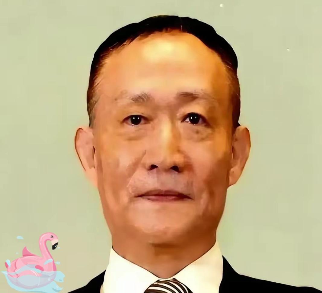 卢麒元最近连发视频，说有人正用“脑控”悄悄摆弄咱们政策圈。他意思是，对手不玩