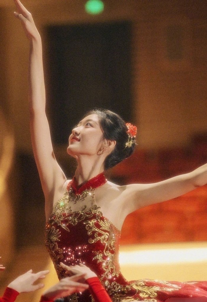 #孙千甜妹脸蛋御姐身材#孙千好一个甜妹脸蛋御姐身材井柏然孙千的杀青戏是哭戏​