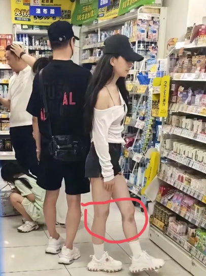 54岁的汪峰给所有男人上了一课！无论你是开豪车，还是骑小电驴，对待女人，一定