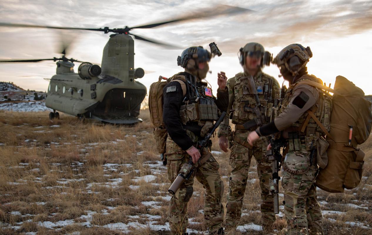 从美军部署情况看，美军这一次登陆战，不太会使用海军陆战队直接抢滩登陆！而是，美军