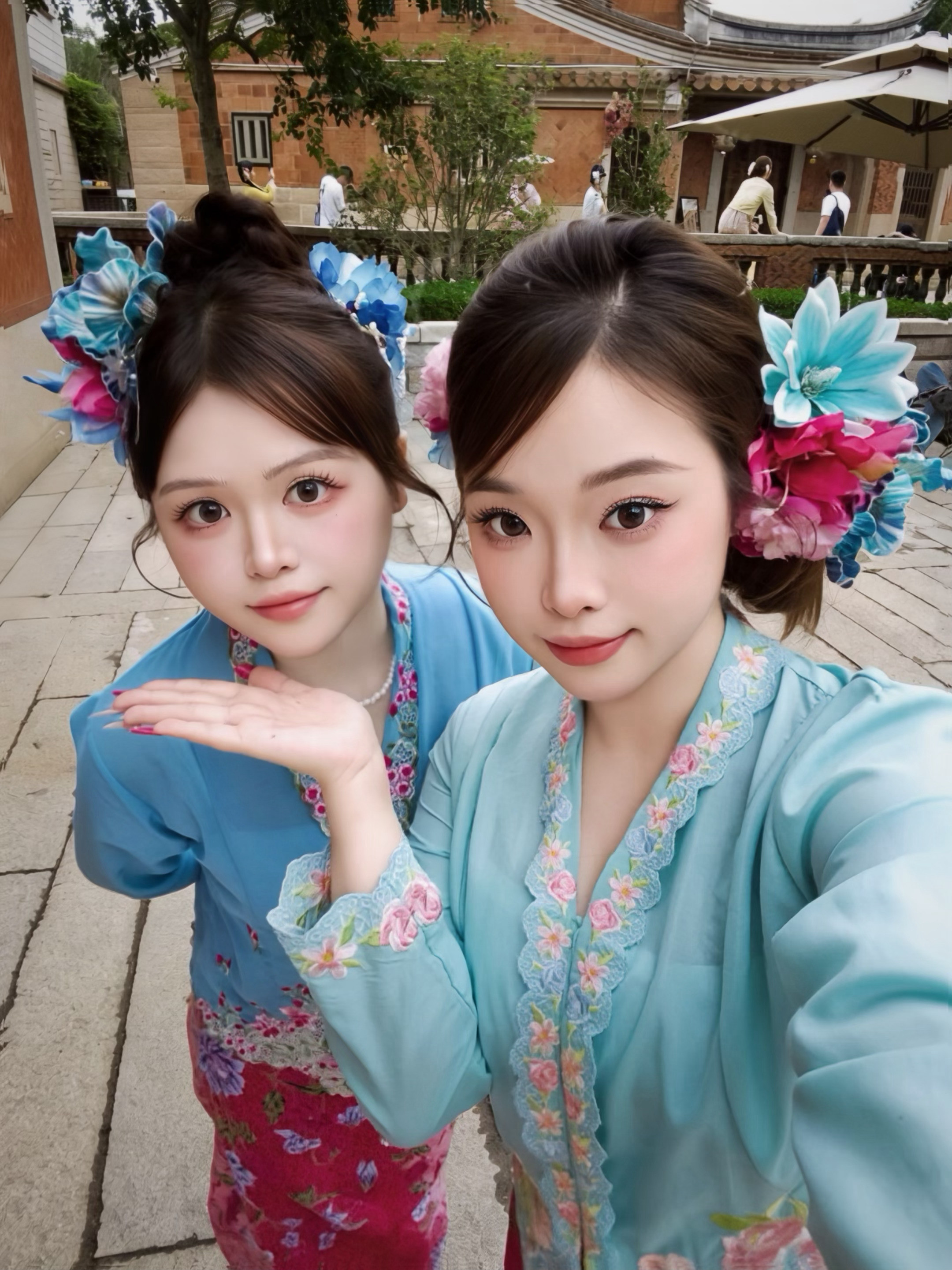 小娘惹真的太好看了[吐舌头眯眼睛笑]​​​