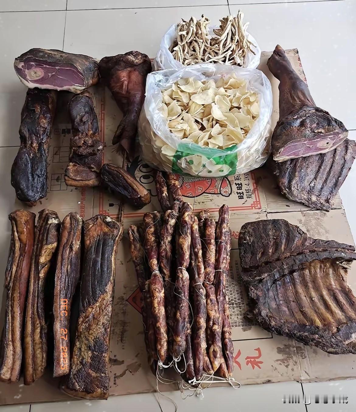 这是朋友从老家寄过来的特产，出于礼貌我发了200红包给她，你们说应该给多少合