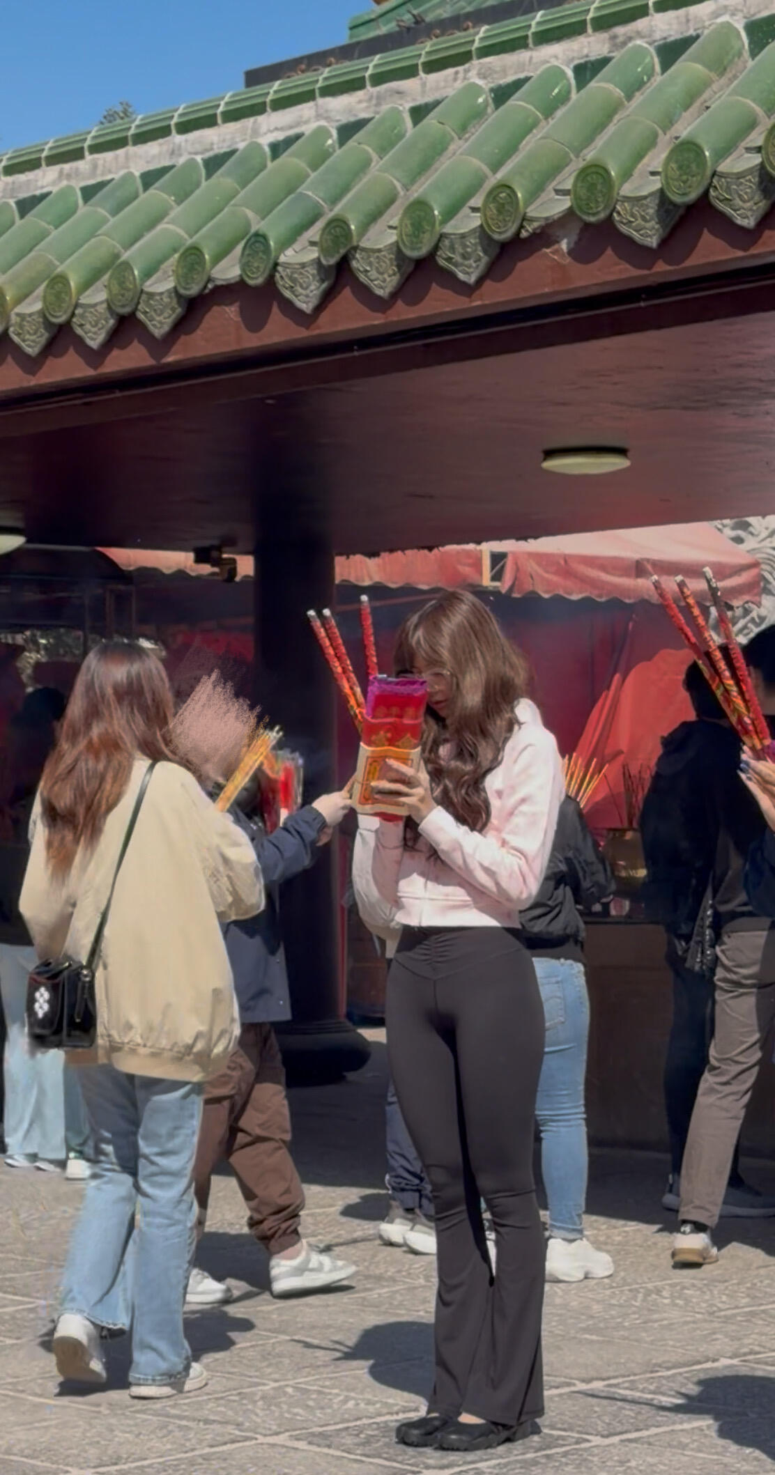 泰国偶遇Lisa腿好粗啊