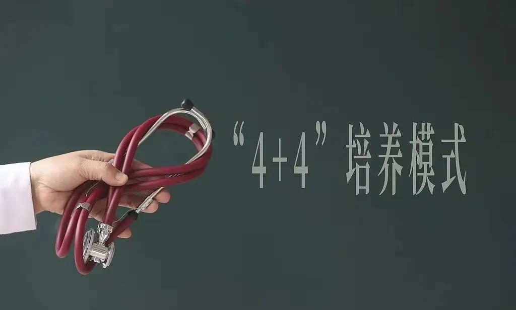 董小姐这个事情说实话压不住的！说句不客气的话，这个事情不光触及的是社会普通大众