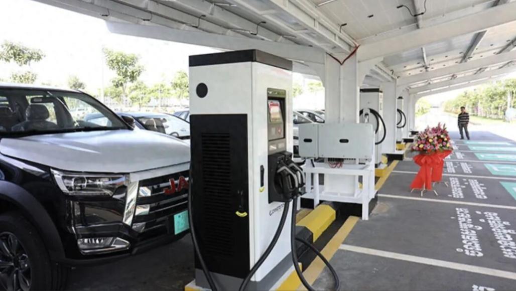 东南亚又放大招了。柬埔寨宣布，自2026年4月1日起，将对包括电动汽车、充电