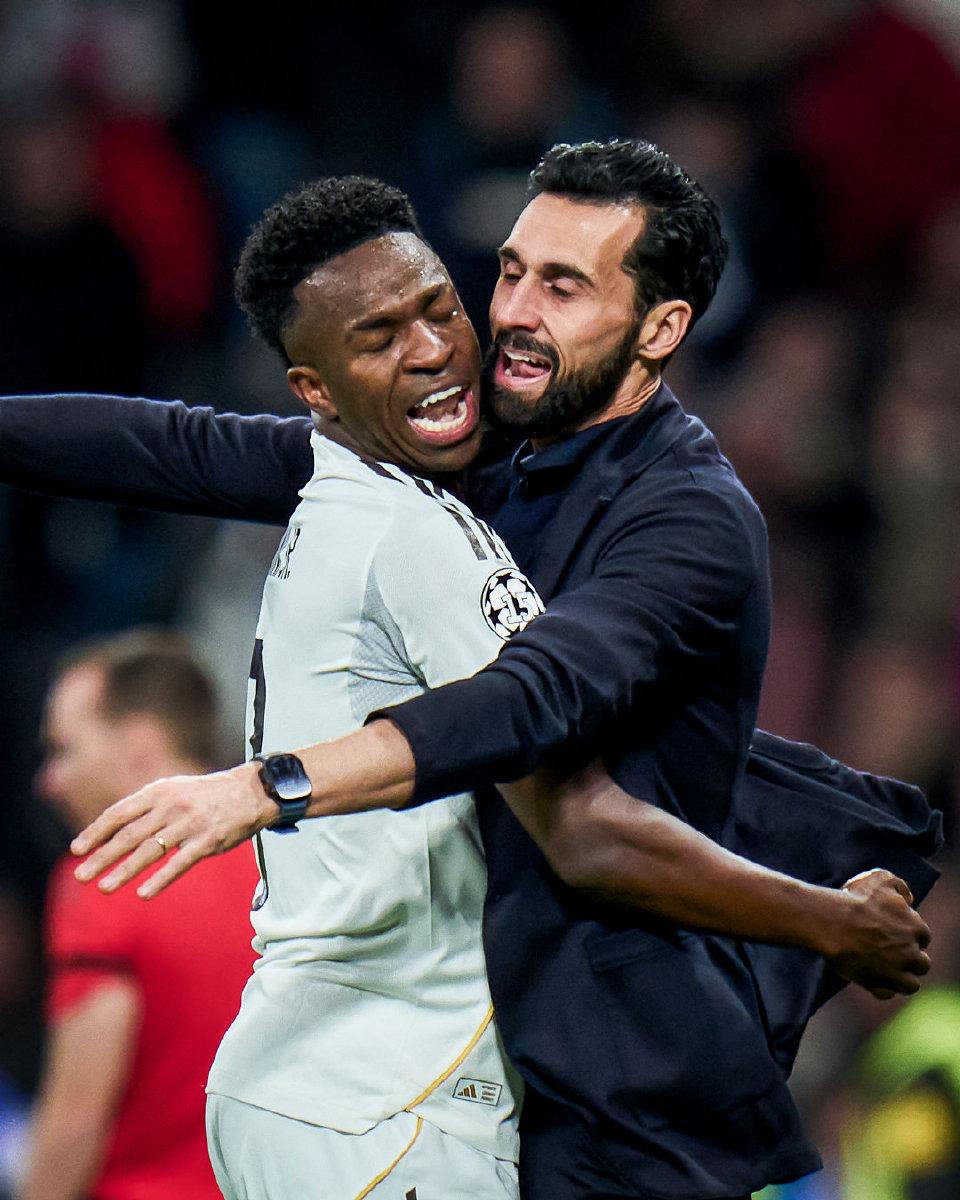 欧洲转会新闻播报！★你别走，你别走！维尼修斯是阿韦洛亚最大的支持者，他希望阿