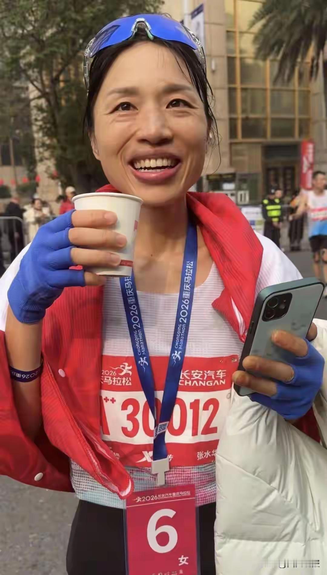 张水华的遭遇让人非常感叹，只能默默祝福她成绩越来越好，未来能有更好的发展。本来跑