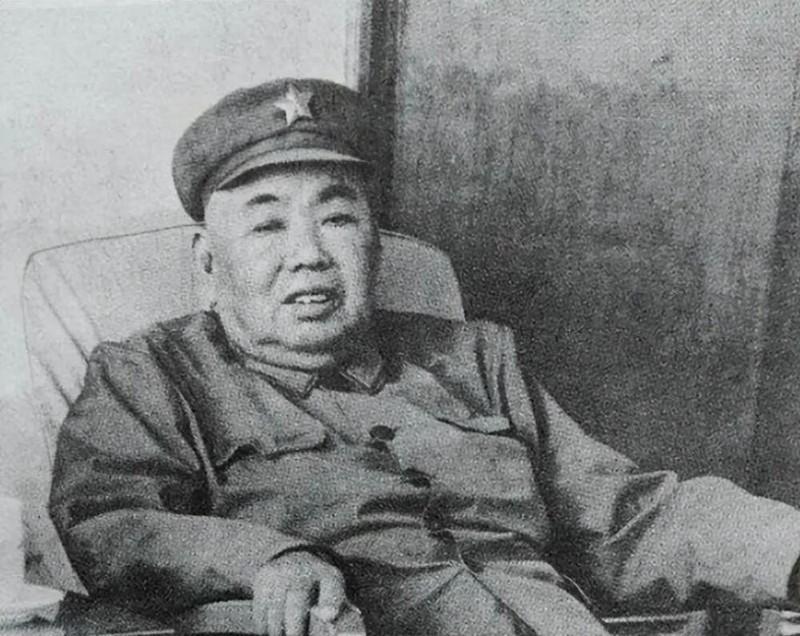 1969年，党的九大之后，许世友当选为政治局委员，而陈毅却只是中央委员，被排除在