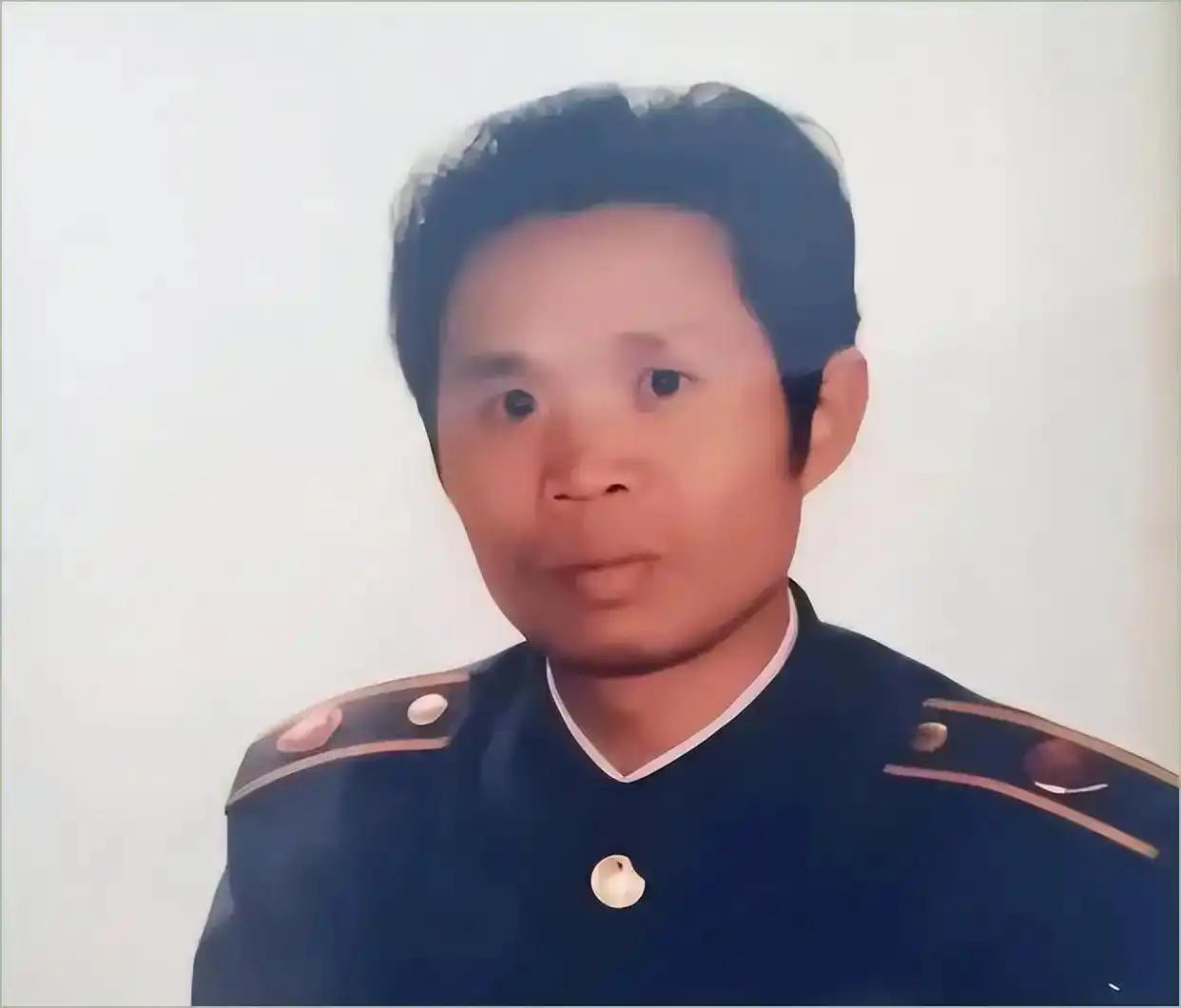 1982年，在对越作战中荣立一等功的龙洪春，非娶一个坐过牢的女工，结果军校保送资
