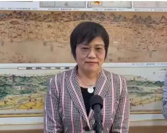 针对两岸关系问题，台湾省“内政主管”刘世芳叫嚣称“大陆不是外国籍我非常惊讶！等于