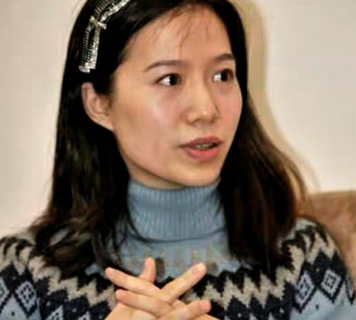 杨振宁离去后，49岁的翁帆穿着35元的帆布鞋悄然搬离旧居，带走34箱沉甸甸的手稿