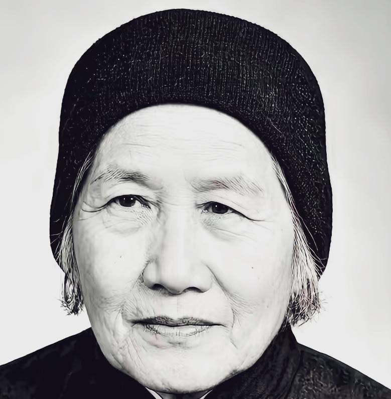 1926年湖南资兴，一个靠卖油茶拉扯大儿孙的82岁老妇临终前，突然扔出一颗炸雷，