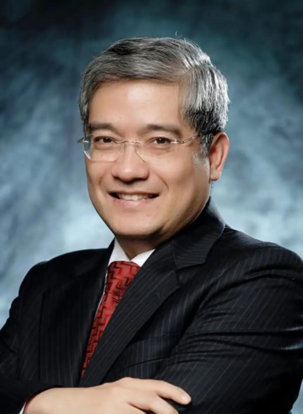 郎咸平说：“到了50岁的时候，孤独是可以杀死人的，是很可怕的，再多钱也没用。如果