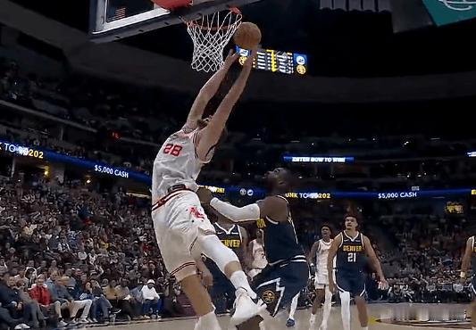 吹罚有问题！申京谈最后的三分不中：“很可惜。”“我们有机会赢下比赛的。”