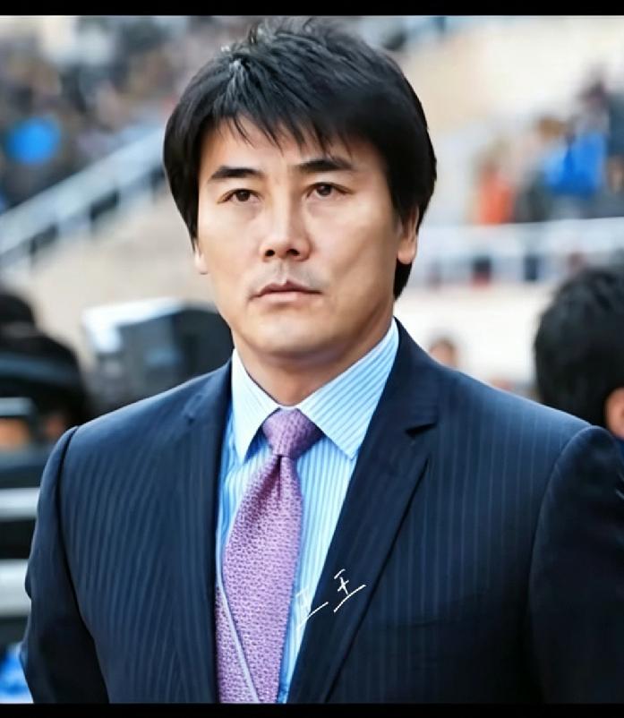 可惜了，中国足球界最帅的球员也没逃过这一劫，他叫李明，他是中国足球界最帅的球员，