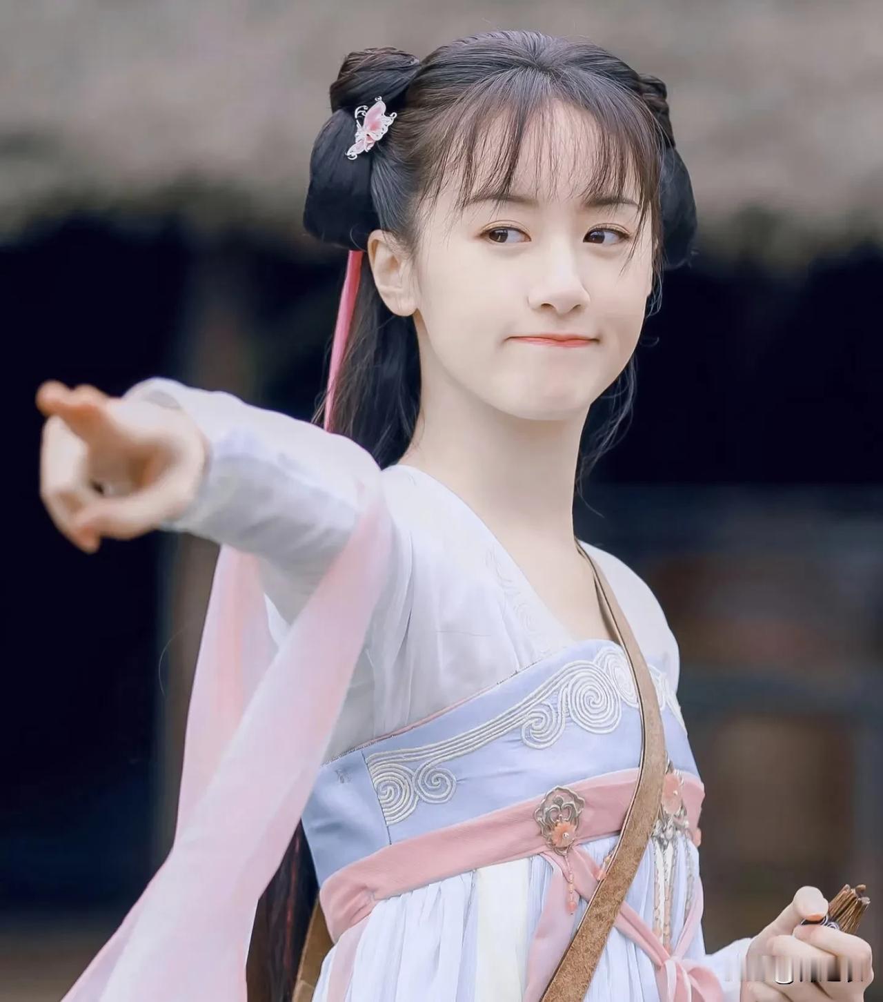 我觉得袁冰妍是一个很好的女演员，记得我最迷恋赵丽颖的时候看老九门，丫头一出场我就