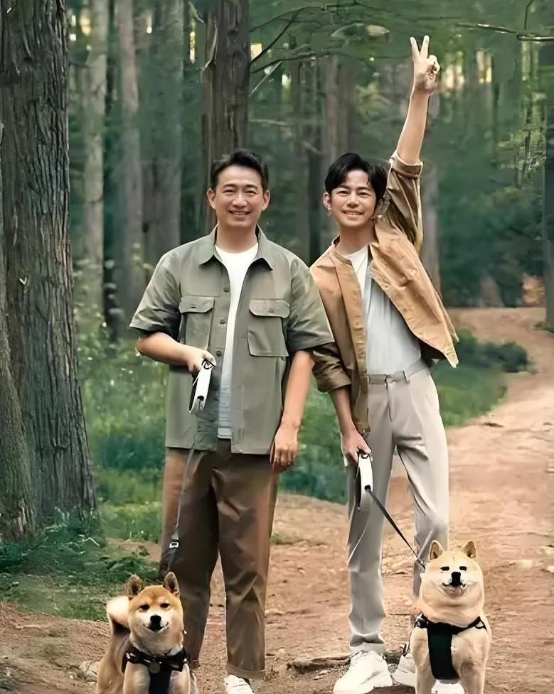综艺《向往的生活》开播，差点被黄磊给何老师的定位笑喷，节目里，再次重聚的黄磊
