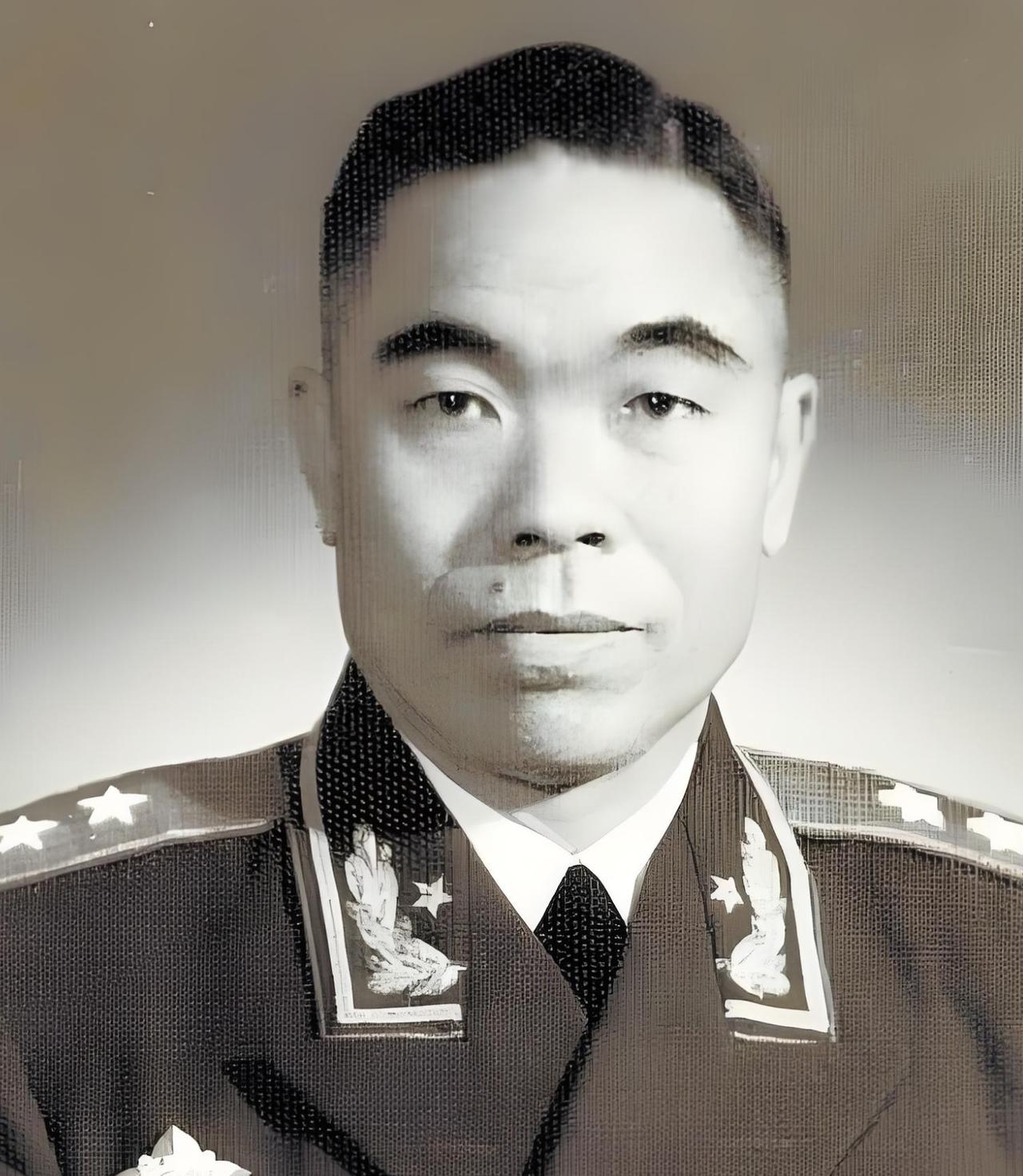 1955年授衔仪式上，曾泽生听到“中将军衔”的命令宣读时，热泪夺眶而出。这位原国