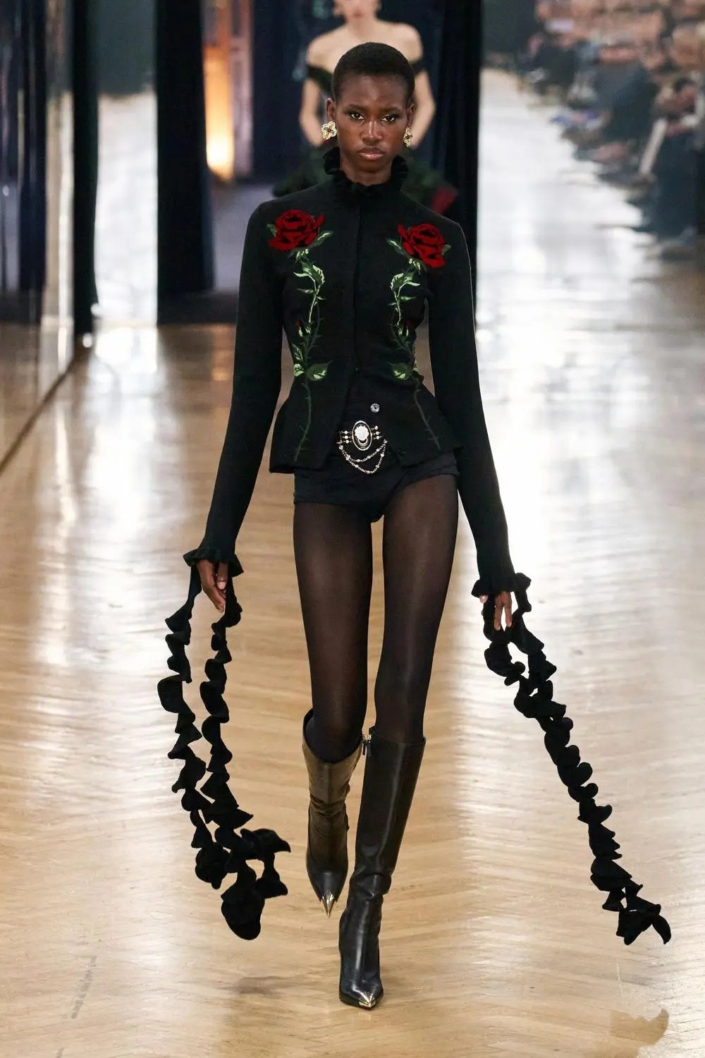 Blumarine2026-27秋冬成衣系列昔日温柔花朵蜕变为带刺的暗黑图腾～