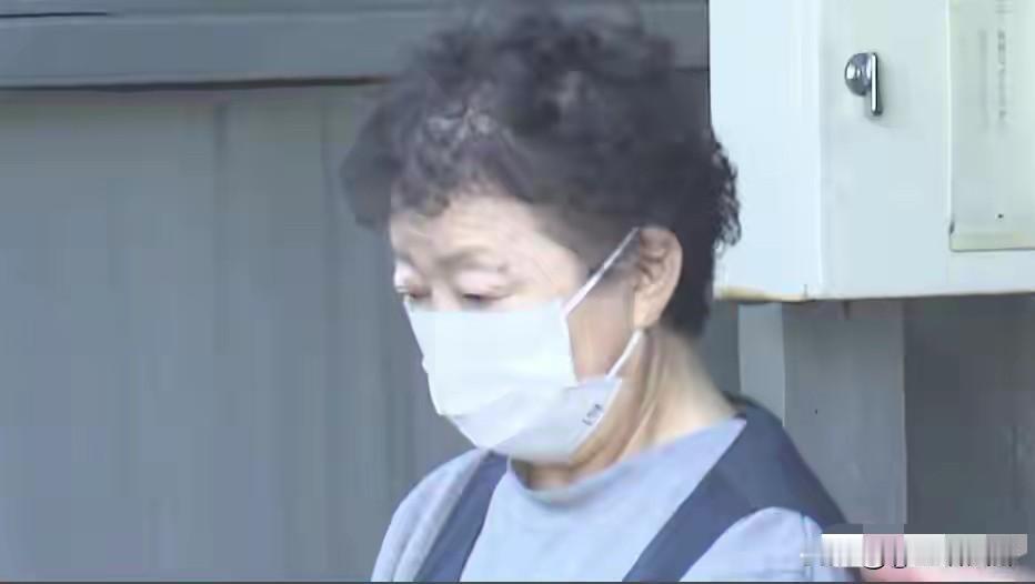 这事儿听着也太吓人了！日本75岁的森惠子，把亲生女儿万希子杀了后藏进冰箱20年，