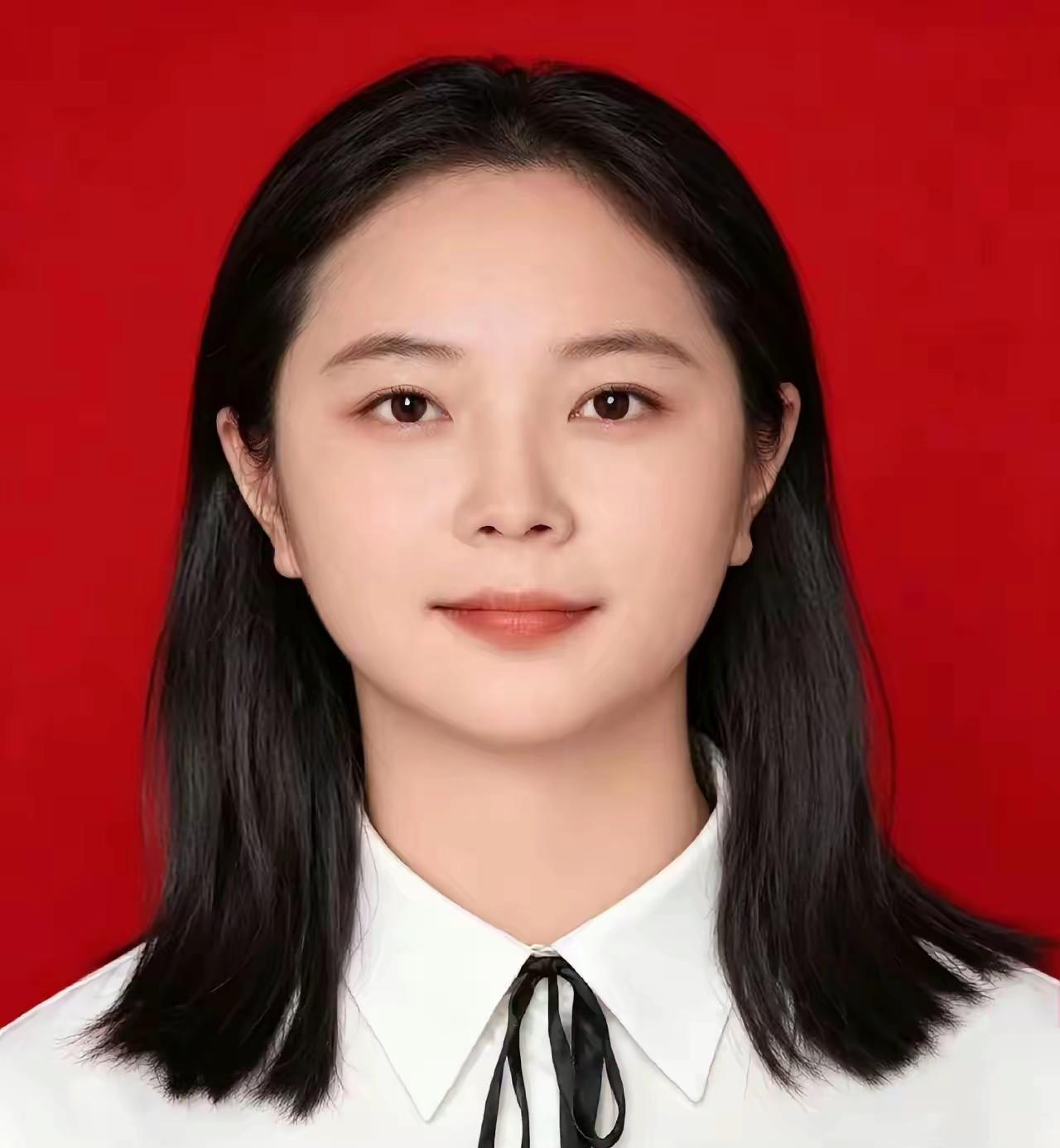 马蕊（2001年12月—），女，回族，青海黄南人，黄南州人民医院手术科护士。20