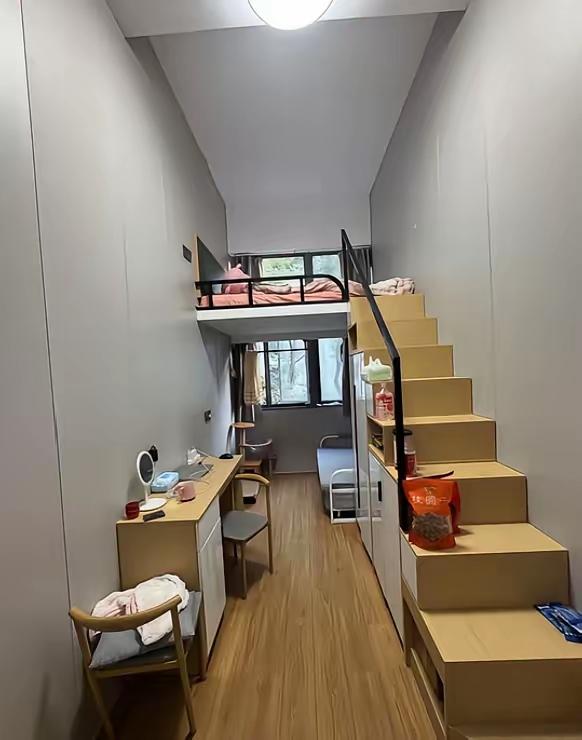 一个人如果有这么一间屋子，其实也足够了。独自在房间现状独处的书房小家的