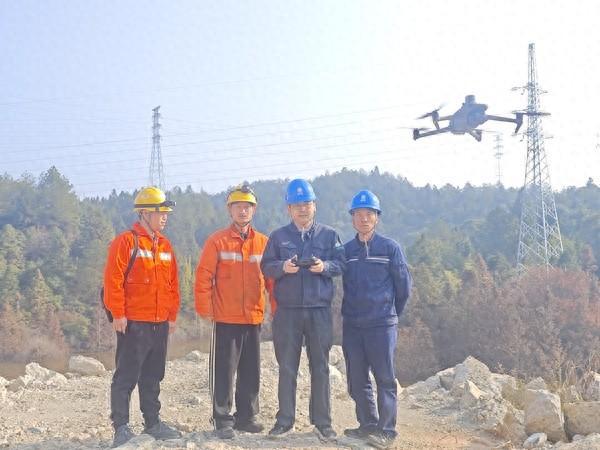 国网上杭县供电公司:“电铁”联合巡检保障高铁安全运行