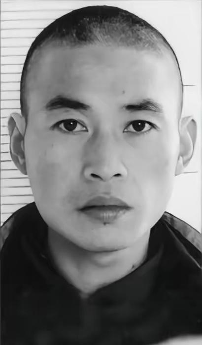 2006年春天，浙江金华的人们还不知道，一个身高仅一米六的男人，正带着一把被称为