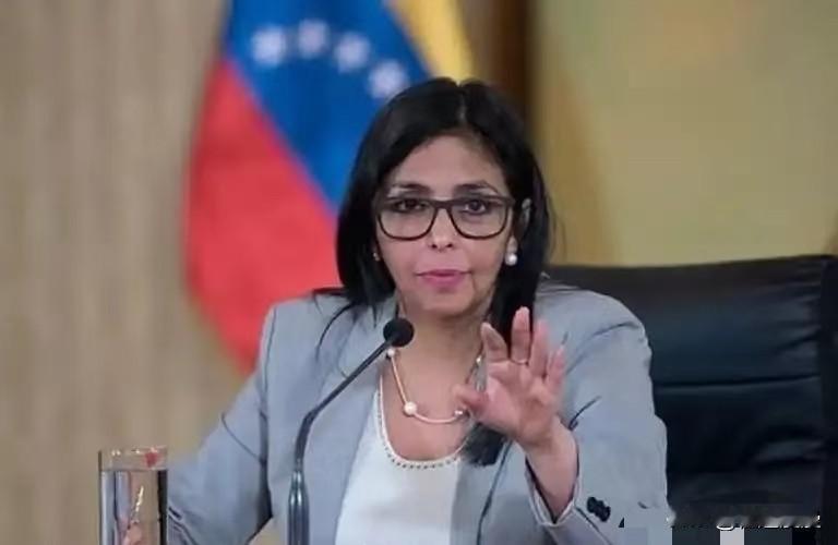 特朗普估计气的脸都青了本以为把马杜罗抓走，委内瑞拉这下要彻底跪了。但他万万没想