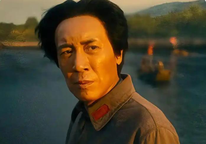 听我一句劝，千万别去看《伟大的长征》，因为看完之后，你会发现第二天上班只能肿着两