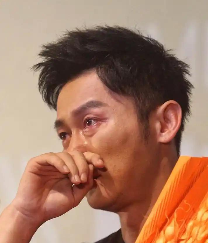 李晨一条微博，戳穿了成年人最不愿面对的隐形破产8月10日下午，47岁的李晨在网