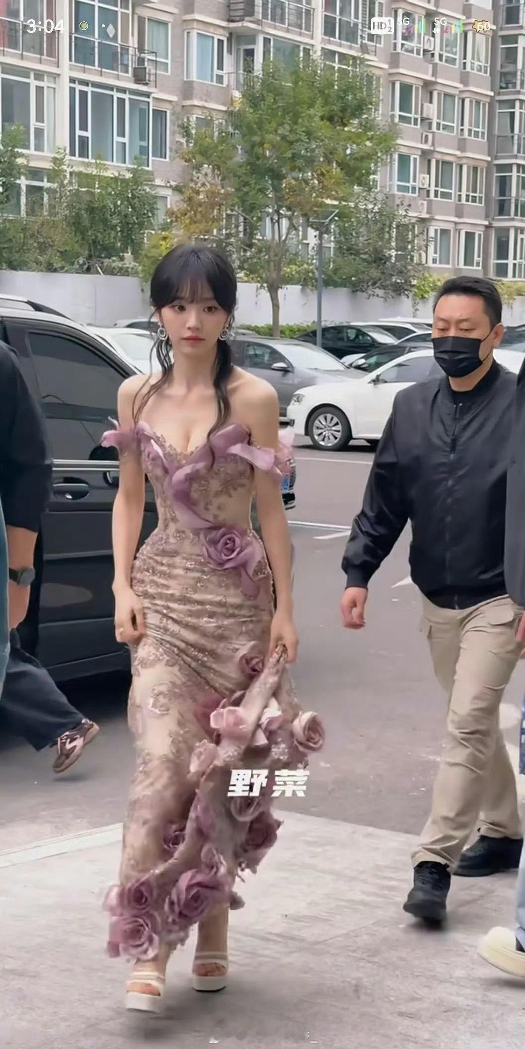 田曦薇北京活动线下造型，状态怎么样？​​​​