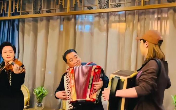 富人选择海外生活的原因之一，就是嘴上爱国内心向往西方的真实表现。这些所谓的富