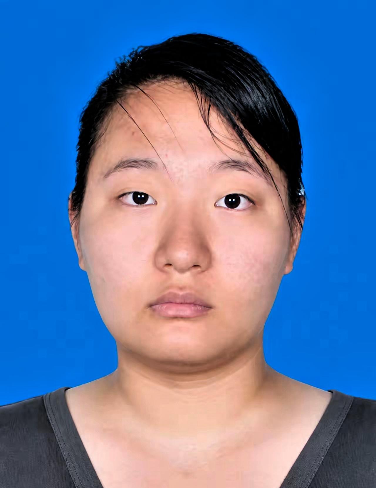 很难想象，一名普通加油站女工，面对持斧持刀的三名蒙面劫匪，敢于挺身对峙凌晨