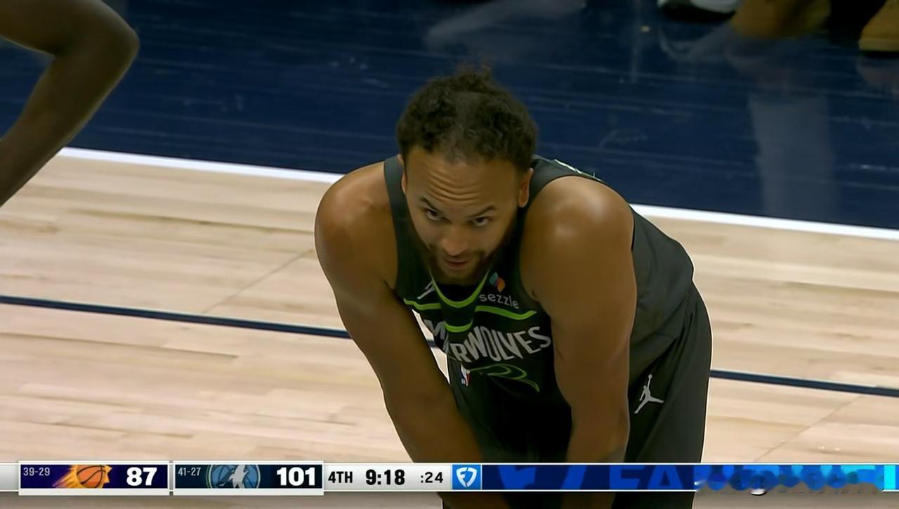 我忍不住要怒赞森林狼大将李凯尔！在今天森林狼主场以116：104轻取太阳的比赛中